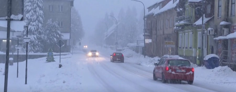 Nevrijeme donijelo snijeg Gorski kotar i Liku