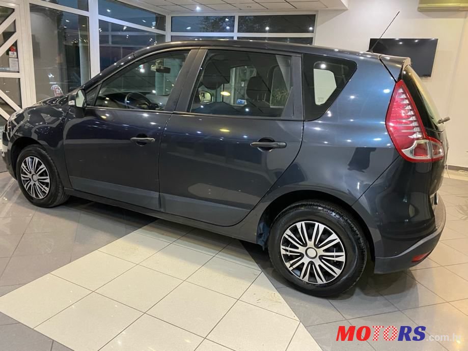 2010' Renault Scenic 1,5 Dci photo #5