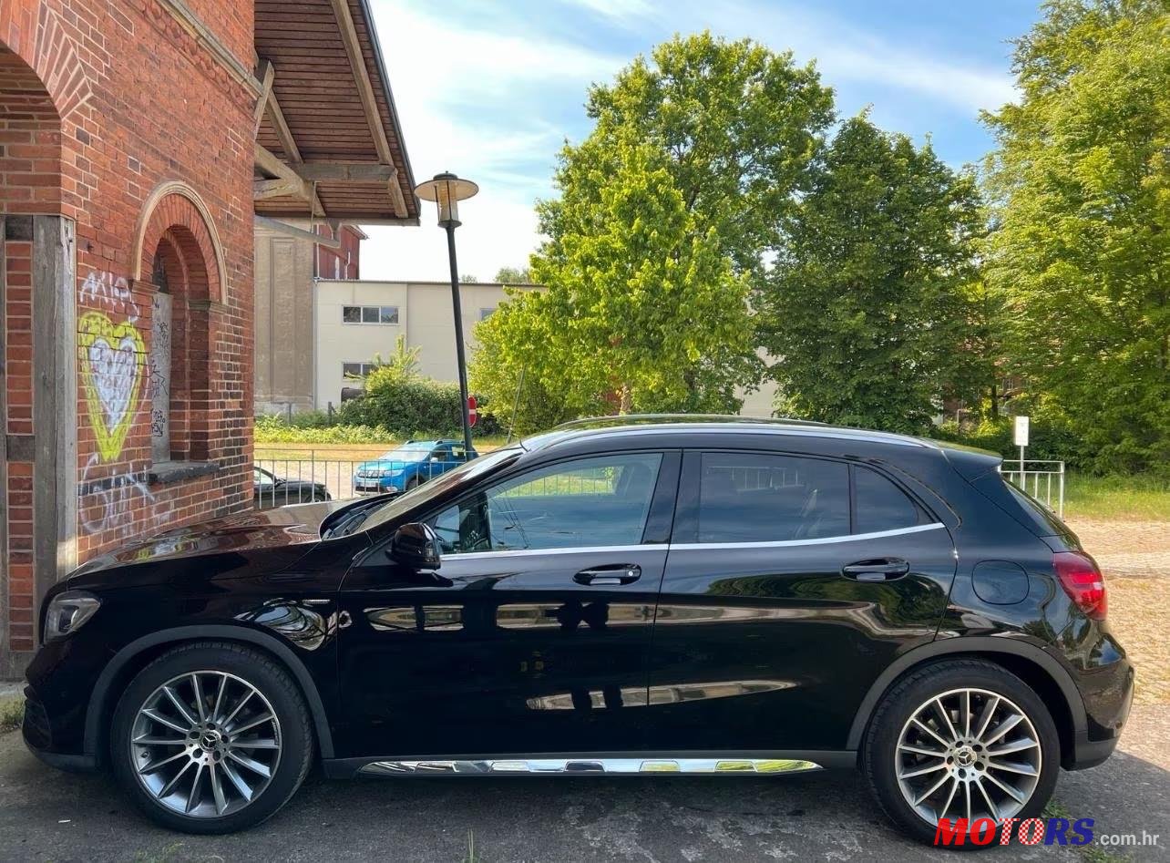 2019' Mercedes-Benz GLA-Class photo #2