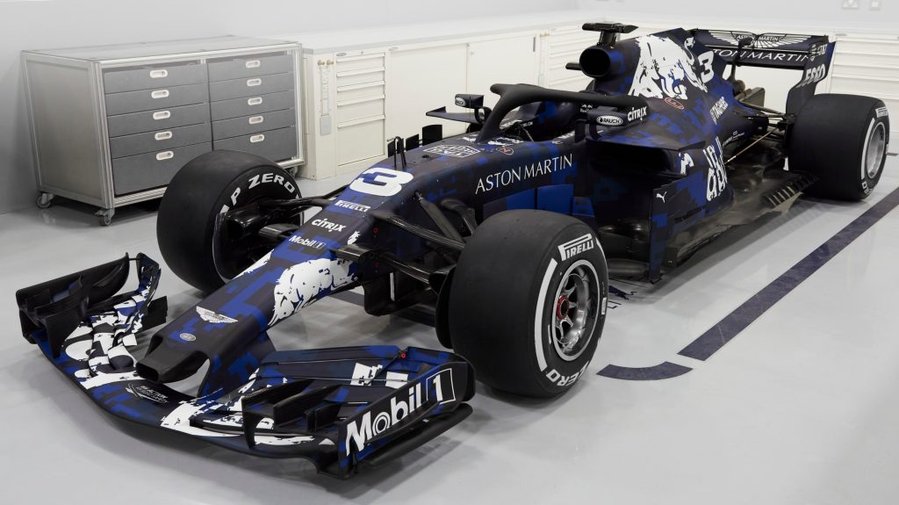 On day the new Red Bull F1 car debuts, Daniel Ricciardo crashes it