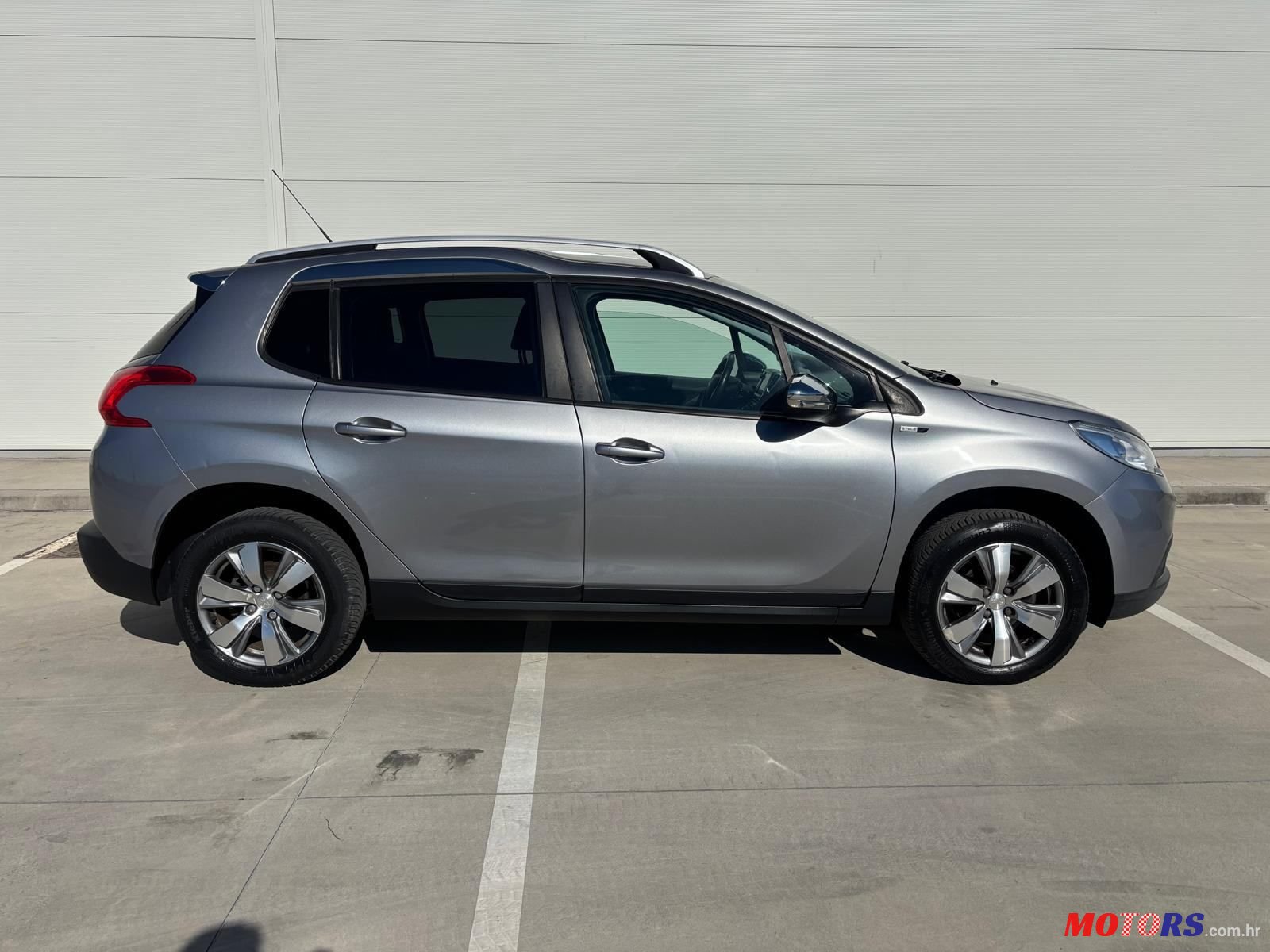 2015' Peugeot 2008 1,2 photo #2