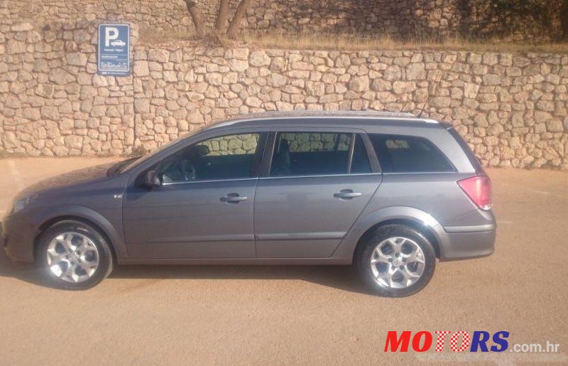 2005' Opel Astra Caravan 1,7 Cdti Sport photo #2