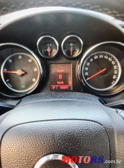 2010' Opel Astra photo #2