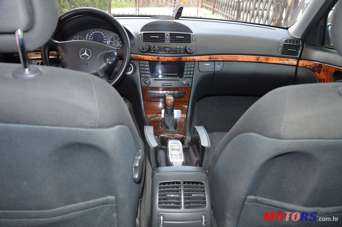 2004' Mercedes-Benz E-Class photo #7