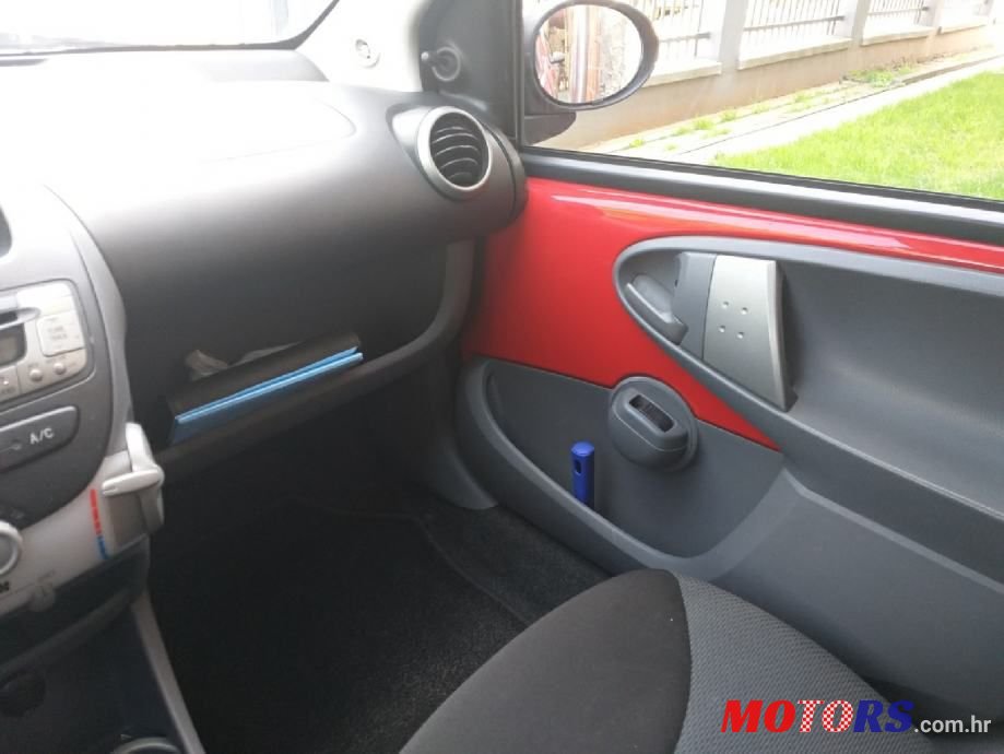 2006' Toyota Aygo photo #5