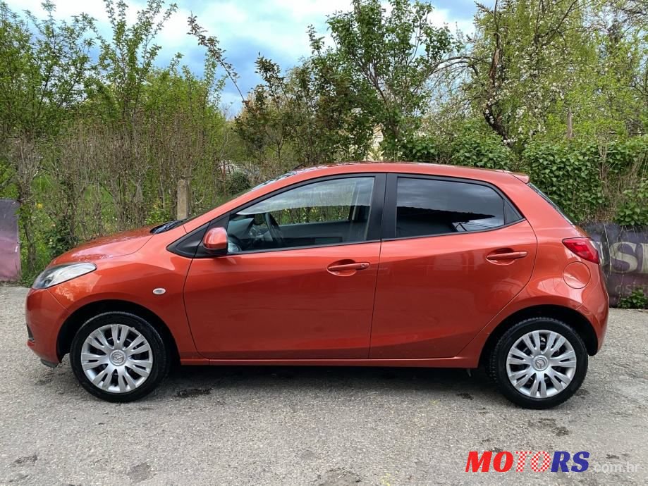 2010' Mazda 2 1.4 D photo #2