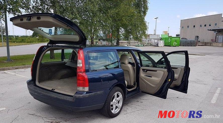 2002' Volvo V70 2.4 D5 photo #1
