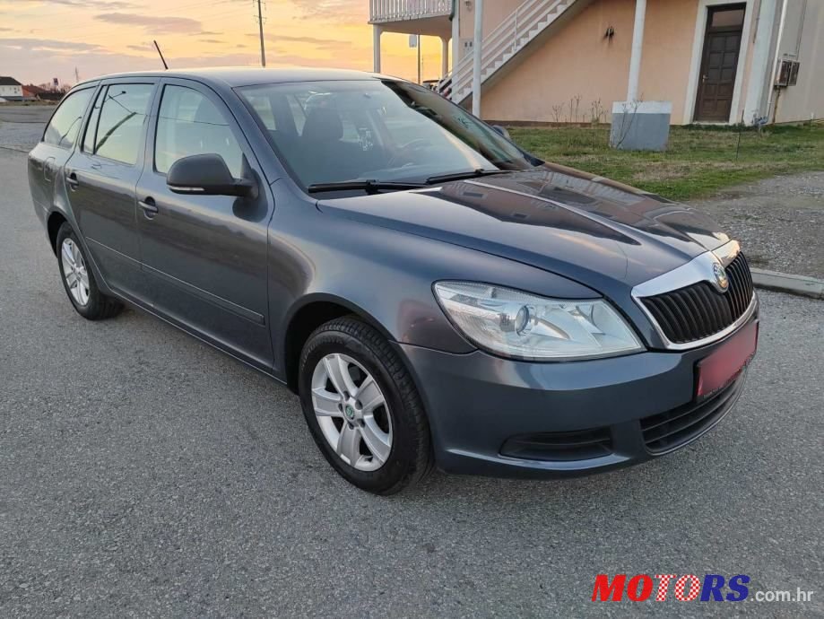 2012' Skoda Octavia Combi photo #3