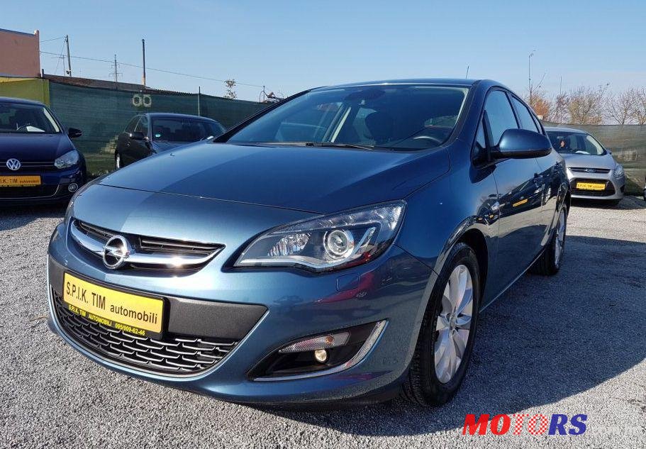 2013' Opel Astra 1.7 Cdti photo #1
