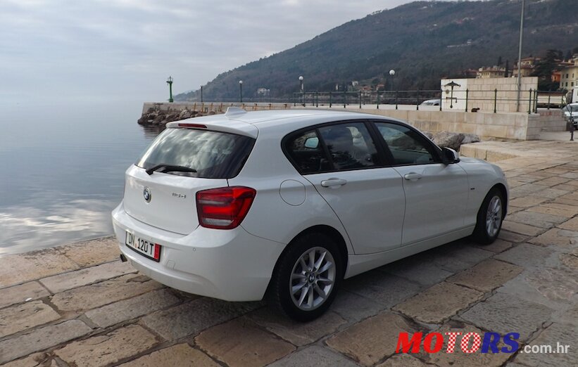 2012' BMW 1 Series 5 Door photo #7