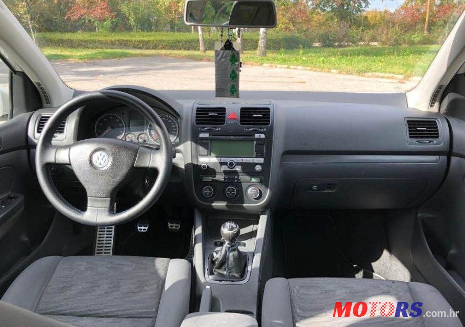 2008' Volkswagen Golf V 1,6 photo #1