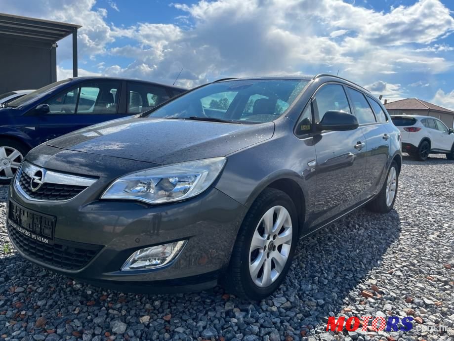 2012' Opel Astra Karavan photo #1