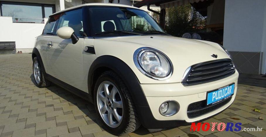 2010' MINI Cooper Cooper D photo #1
