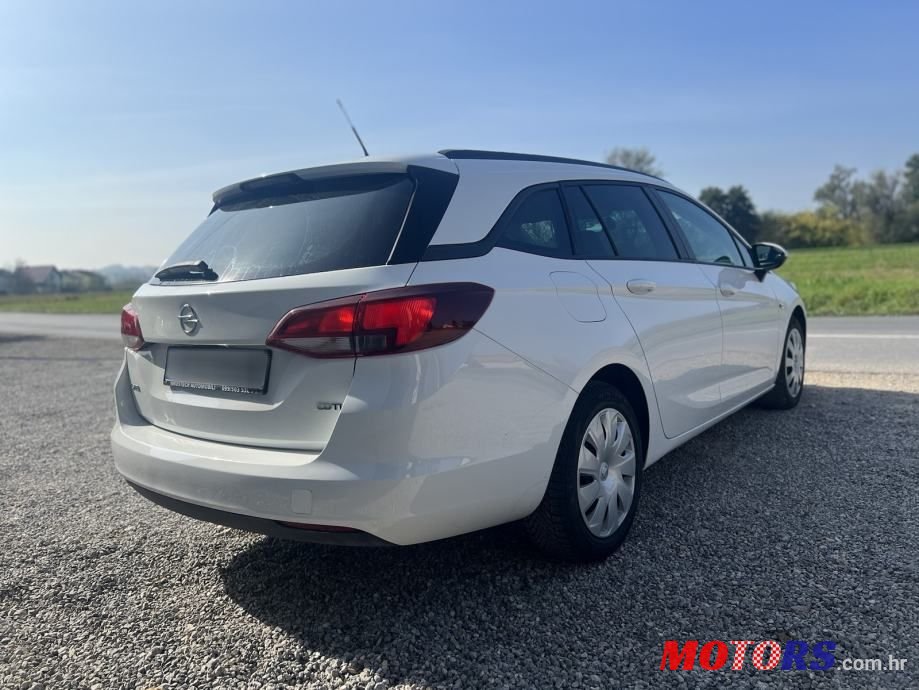 2017' Opel Astra Karavan photo #6