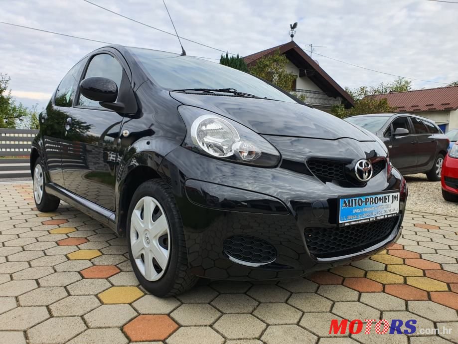 2013' Toyota Aygo photo #2
