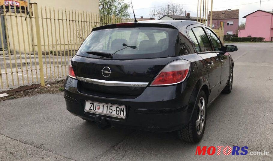 2005' Opel Astra 1,9 Cdti photo #1