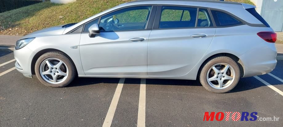 2017' Opel Astra 1.6 Cdti photo #4