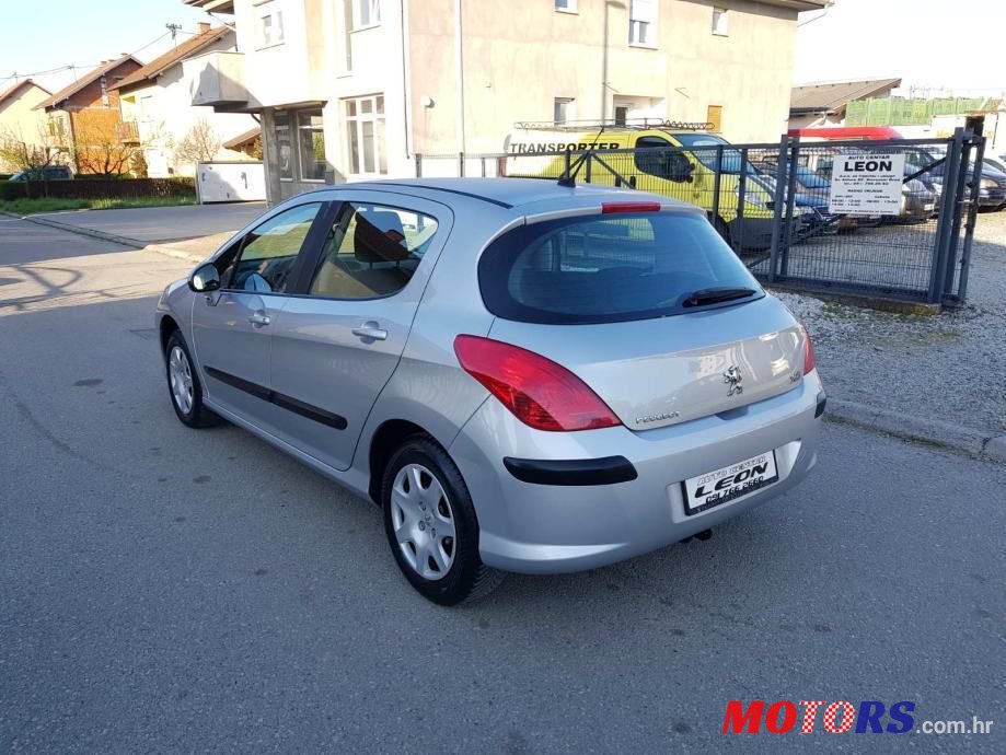 2011' Peugeot 308 photo #6