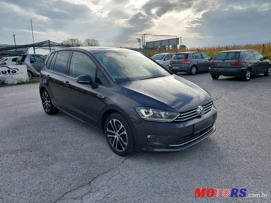 2015' Volkswagen Golf Sportsvan photo #2