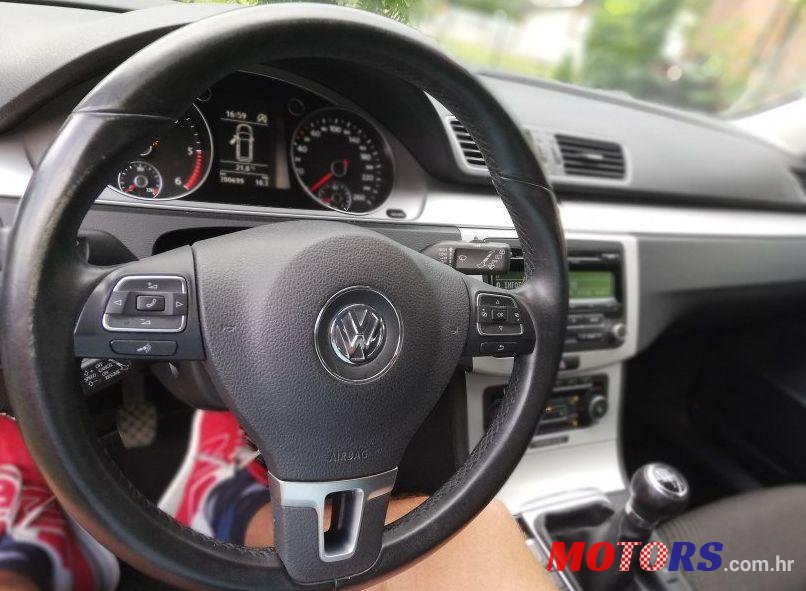 2011' Volkswagen Passat Variant 2,0 Tdi Bmt photo #1