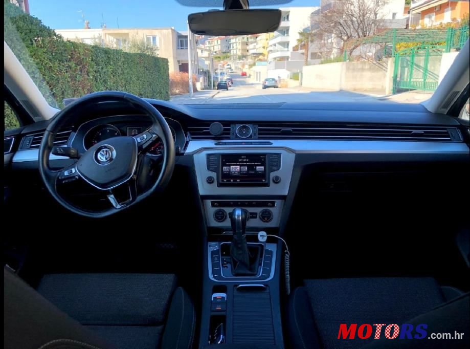 2015' Volkswagen Passat photo #6