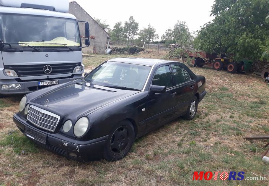 1996' Mercedes-Benz E-Klasa 220 D photo #2