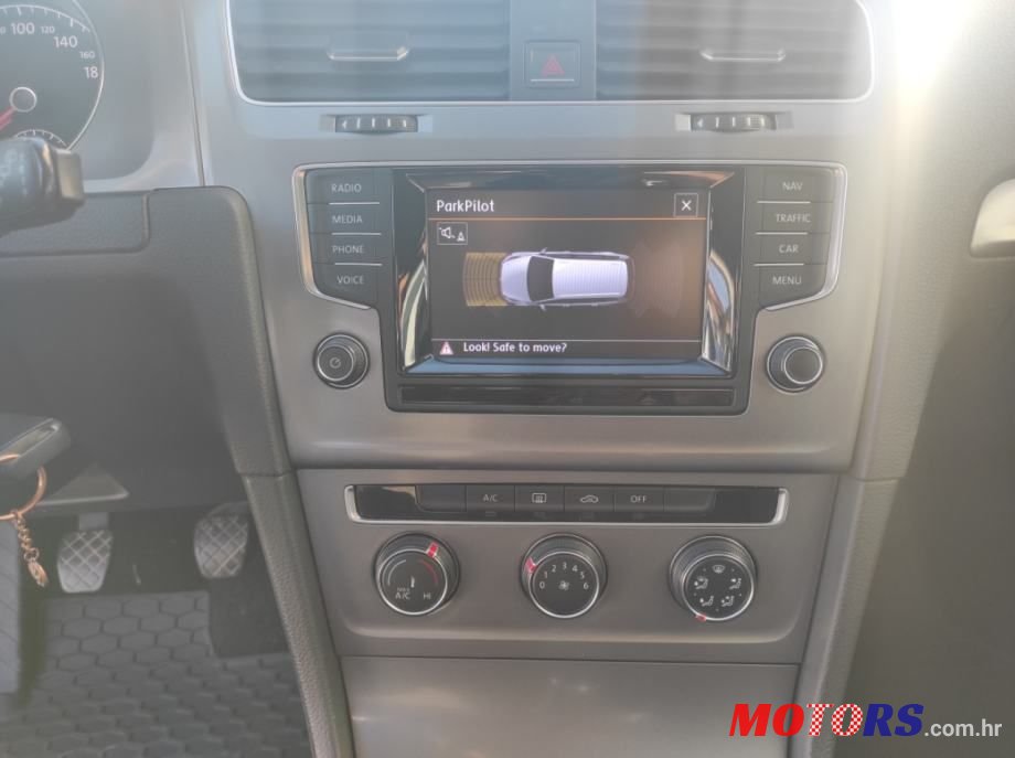 2013' Volkswagen Golf VII 1,6 Tdi photo #6