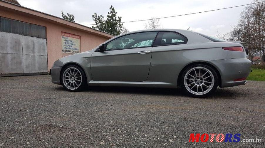 2004' Alfa Romeo GT 1,9 Jtd M-Jet photo #1