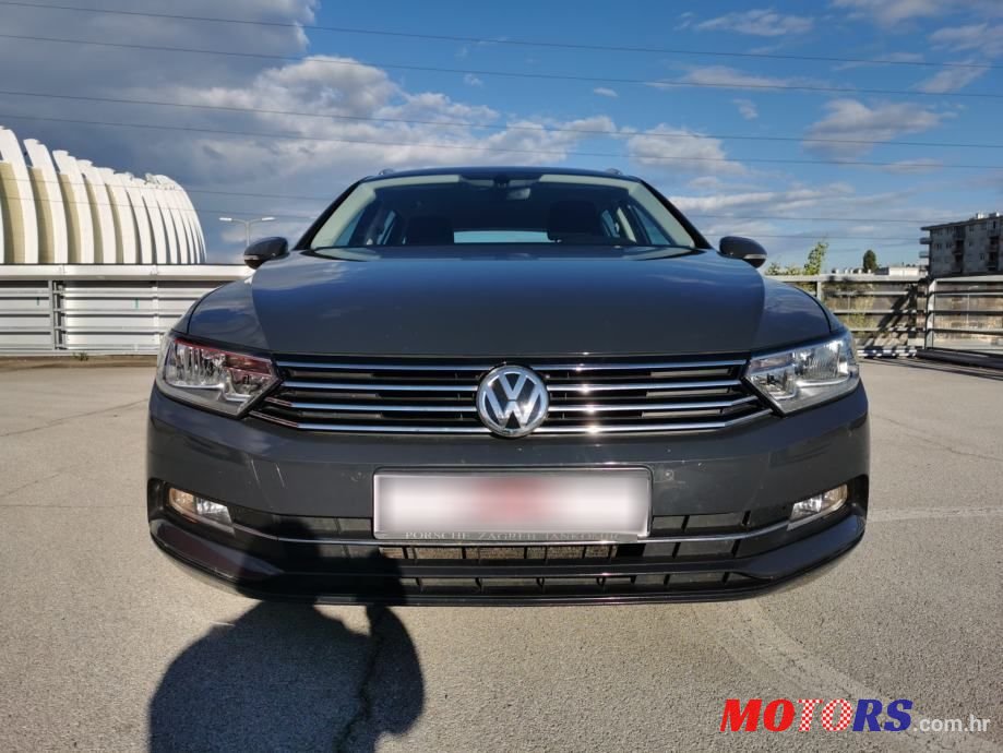 2017' Volkswagen Passat Variant photo #2