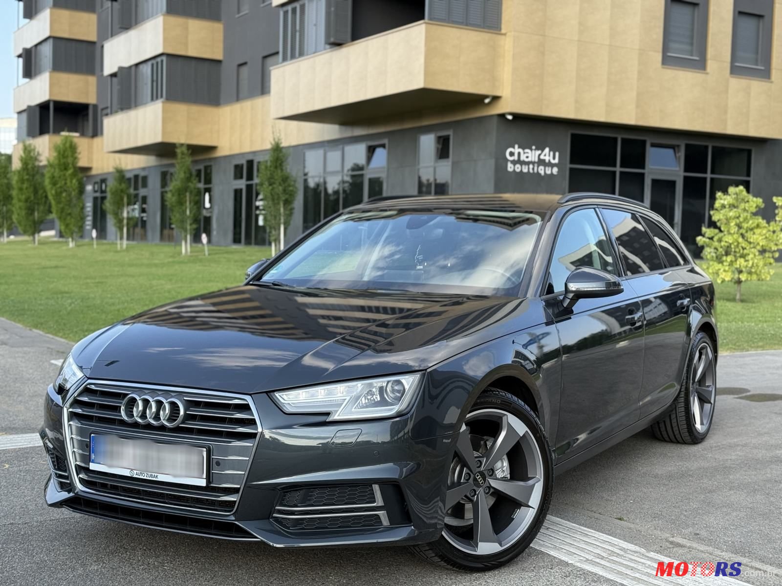 2017' Audi A4 Avant photo #1