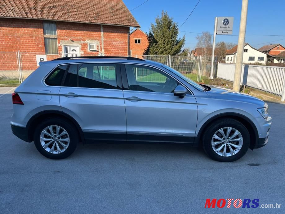 2018' Volkswagen Tiguan photo #6