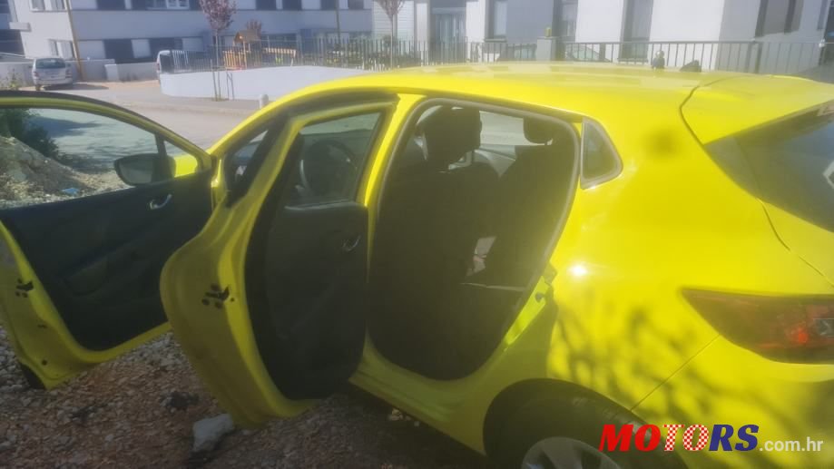 2015' Renault Clio Dci 90 Edc photo #5