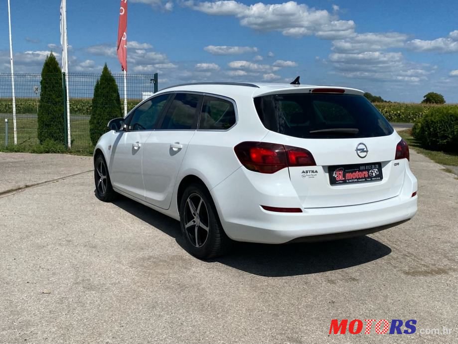 2011' Opel Astra Karavan photo #4