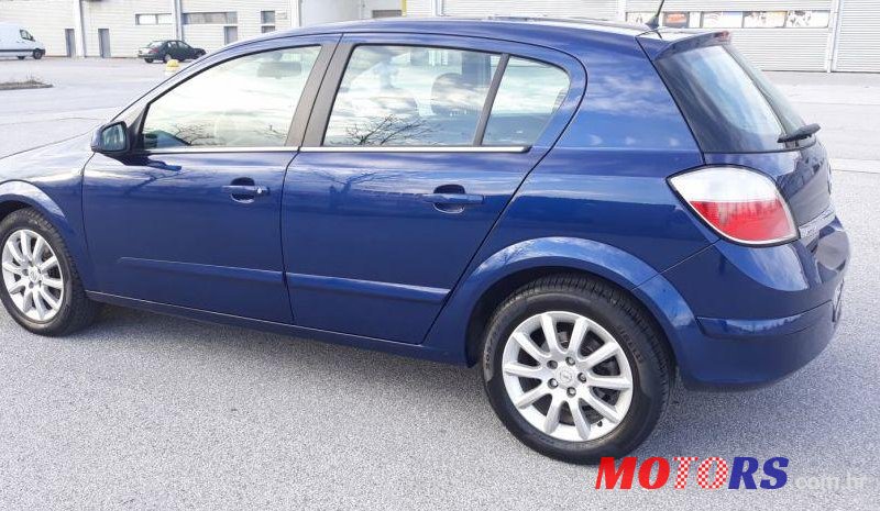 2005' Opel Astra 1,7 Cdti photo #2