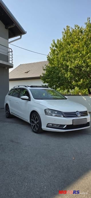 2011' Volkswagen Passat Variant photo #3