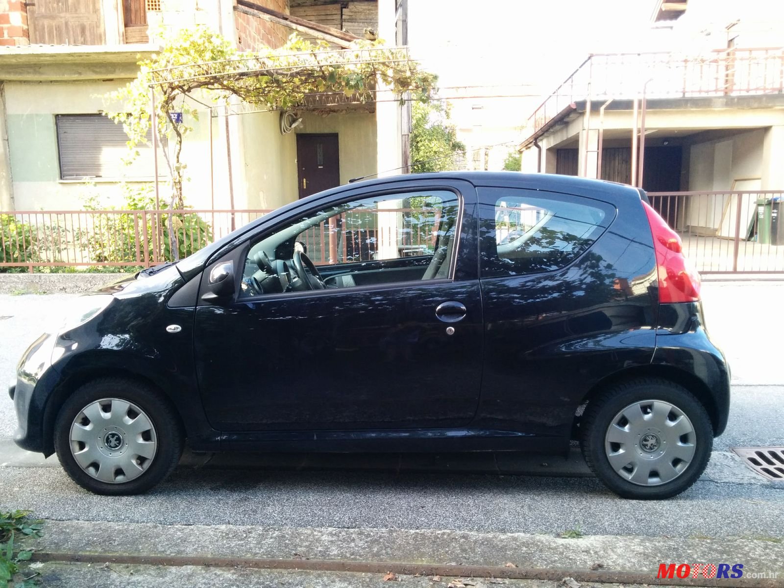 2006' Peugeot 107 1.0 12 V TRENDY photo #4