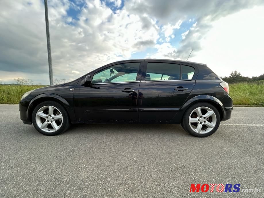 2006' Opel Astra Sport photo #5