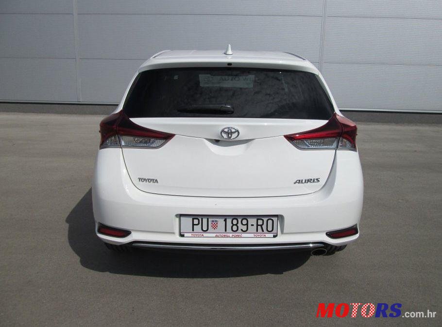 2015' Toyota Auris 1.6 D-4D Sport photo #1