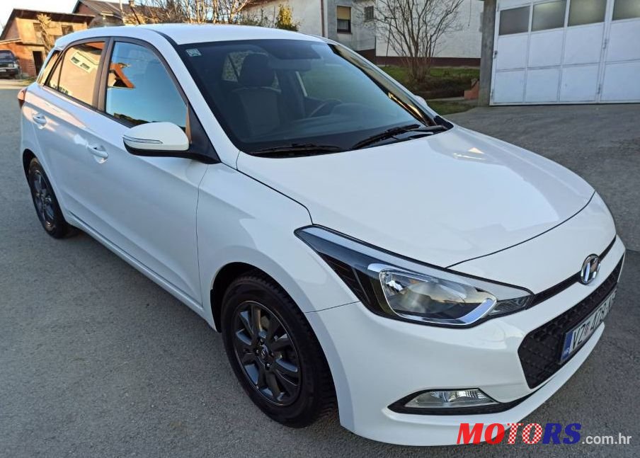 2017' Hyundai i20 1,2 5 photo #1