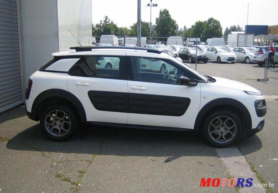 2016' Citroen C4 Cactus 1,6 Bluehdi photo #1