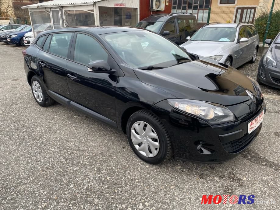 2011' Renault Megane Grandtour photo #3