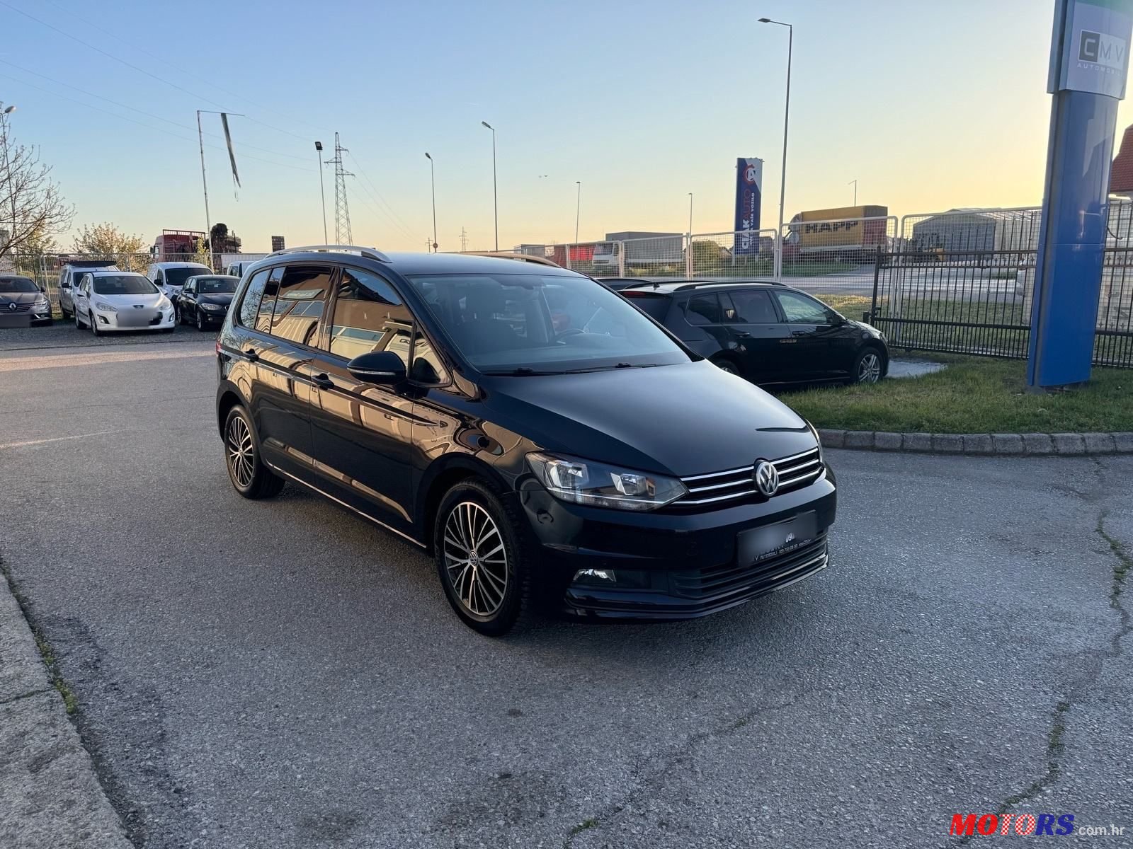 2017' Volkswagen Touran 2.0 Tdi Dsg photo #2