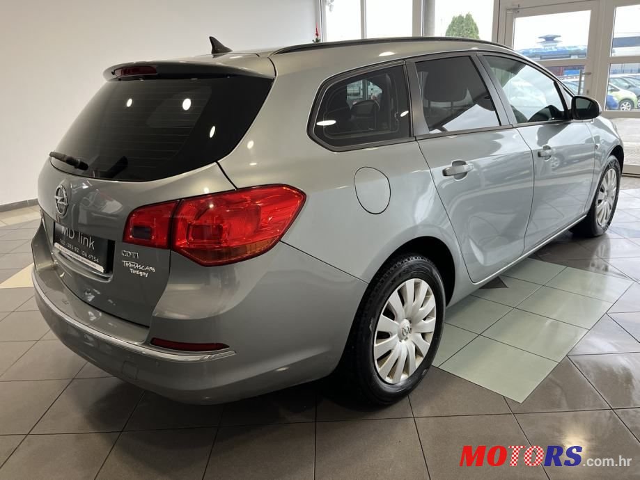 2015' Opel Astra Karavan photo #4