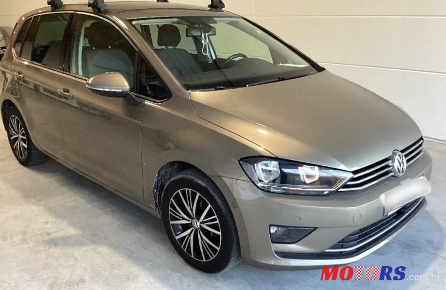 2016' Volkswagen Golf Sportsvan photo #1