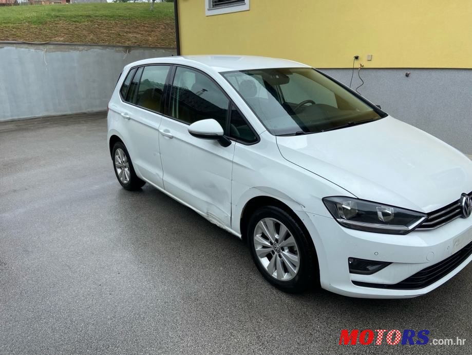2017' Volkswagen Golf Sportsvan photo #3