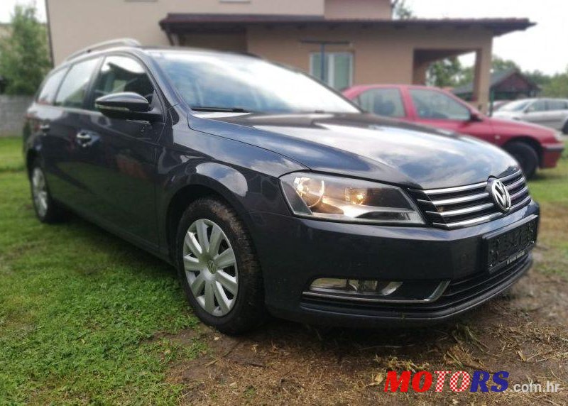 2011' Volkswagen Passat Variant 2,0 Tdi Bmt photo #2