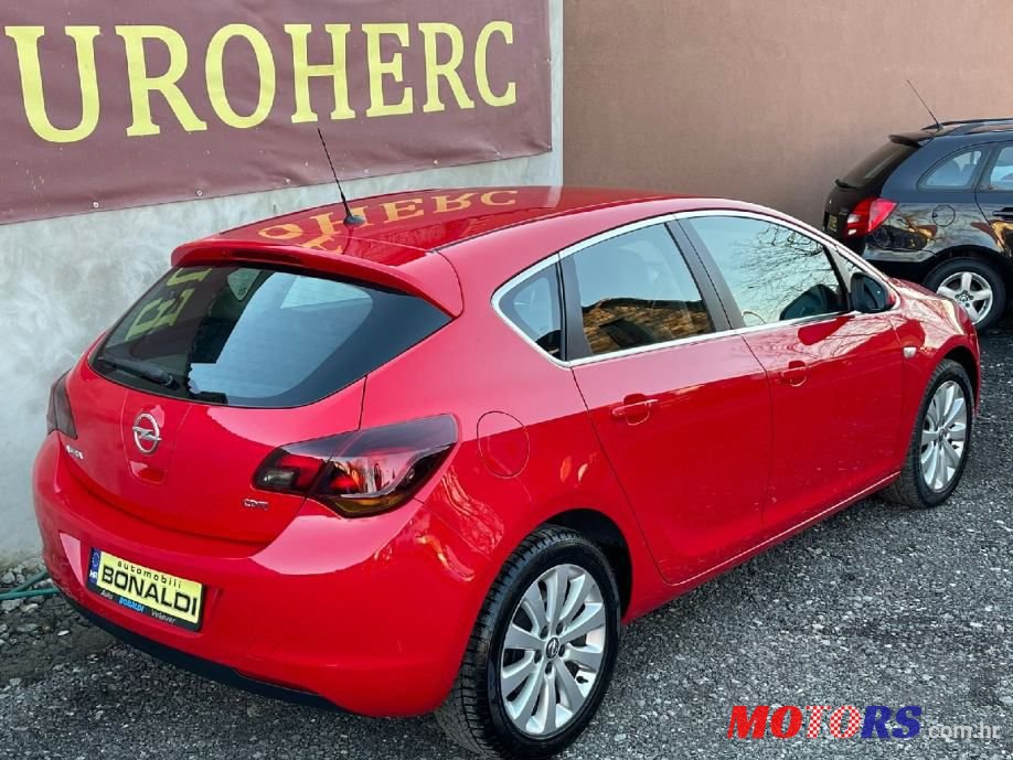 2010' Opel Astra photo #4