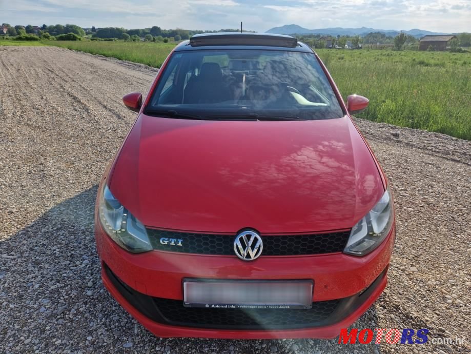 2011' Volkswagen Polo photo #1