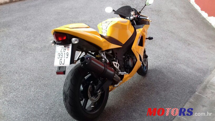 2005' Triumph Daytona photo #2