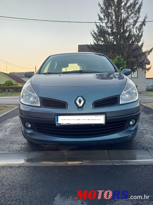 2008' Renault Clio photo #2